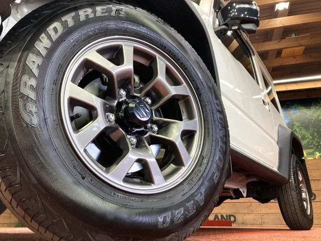 �y����15�C���`�A���~�z�C�[���z�O�ςɃ}�b�`���������A���~�z�C�[���𑕒����Ă���܂��B�e��ЊO�A���~�z�C�[����A�X�^�b�h���X�^�C�����戵�����Ă���܂��B���񂲑��k����������