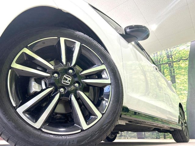 �y����16�C���`�A���~�z�C�[���z�O�ςɃ}�b�`���������A���~�z�C�[���𑕒����Ă���܂��B�e��ЊO�A���~�z�C�[����A�X�^�b�h���X�^�C�����戵�����Ă���܂��B���񂲑��k����������