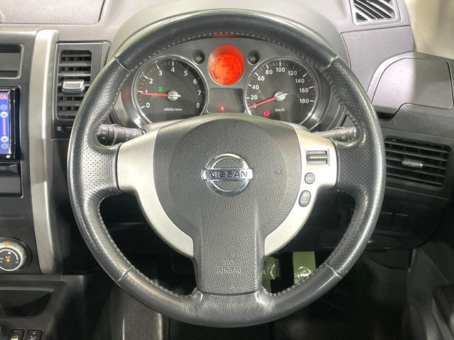 �y�����v�����X�e�A�����O�z�㎿�Ȋv���g�p���邱�ƂŁA��ɂ����������݂ƂĂ��^�]���₷���n���h���ł���