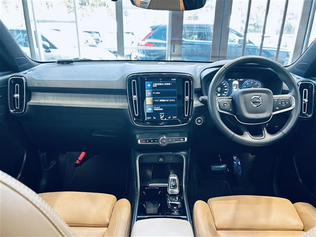 XC40B4 AWD インスクリプション 4WD