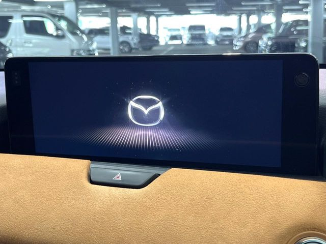 �y12.3�C���`�}�c�_�R�l�N�g�z�ԓ��̕��͋C�Ƀ}�b�`������^�f�B�X�v���C�B�X�}�z�ڑ��ł̃i�r�g�p��Bluetooth�Đ����A�l�X�ȋ@�\���y���߂܂��B�����I�ȃ_�C�������삪�\�ŁA�g��������ǍD�ł��B