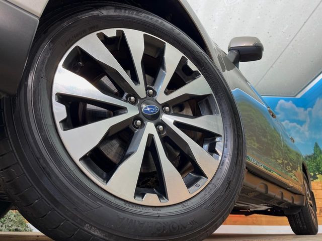 �y����18�C���`�A���~�z�C�[���z�O�ςɃ}�b�`���������A���~�z�C�[���𑕒����Ă���܂��B�e��ЊO�A���~�z�C�[����A�X�^�b�h���X�^�C�����戵�����Ă���܂��B���񂲑��k����������