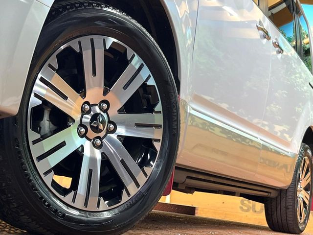 �y����18�C���`�A���~�z�C�[���z�O�ςɃ}�b�`���������A���~�z�C�[���𑕒����Ă���܂��B�e��ЊO�A���~�z�C�[����A�X�^�b�h���X�^�C�����戵�����Ă���܂��B���񂲑��k����������