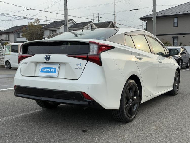 プリウス1.8 S ツーリングセレクション E-Four 4WD