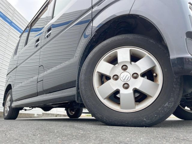 �y���������C���`�A���~�z�C�[���z�O�ςɃ}�b�`���������A���~�z�C�[���𑕒����Ă���܂��B�e��ЊO�A���~�z�C�[����A�X�^�b�h���X�^�C�����戵�����Ă���܂��B���񂲑��k����������