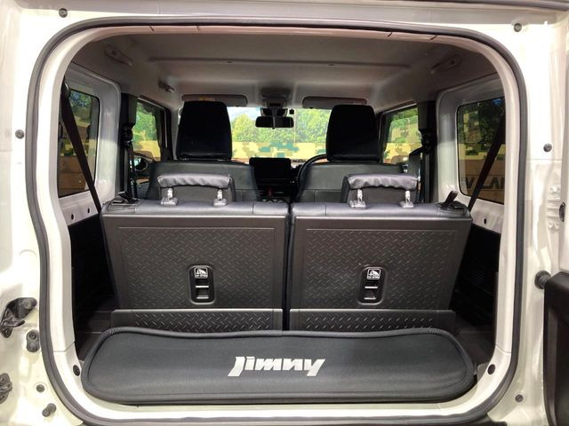 ���i�̂���������ʋ΁A���}���ɏ\���ȉ׎��X�y�[�X���m�ۂ��Ă���܂��B�Z�J���h�V�[�g��|���ƁA�傫�ȉו��̐ύڂ��\�ł���