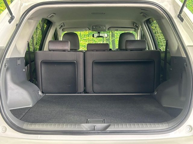 積み下ろしのしやすいデッキにはたっぷりと荷物を積み込んでいただけます。遊びから仕事まで、様々なシーンで頼れます♪