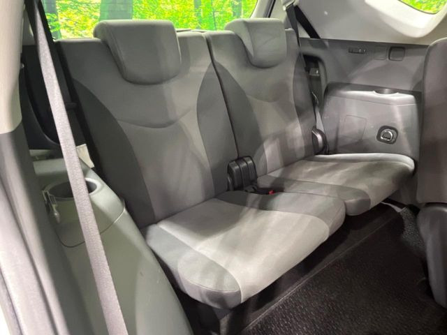 3列目シートはもちろん状態良好☆大人でもゆったりと座って頂けますので、大人数でのお出かけもラクラクです♪ご家族で、気の知れた仲間で、ドライブに行くのが楽しみですね♪