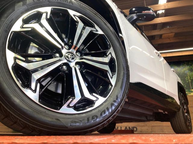 �y����19�C���`�A���~�z�C�[���z�O�ςɃ}�b�`���������A���~�z�C�[���𑕒����Ă���܂��B�e��ЊO�A���~�z�C�[����A�X�^�b�h���X�^�C�����戵�����Ă���܂��B���񂲑��k����������