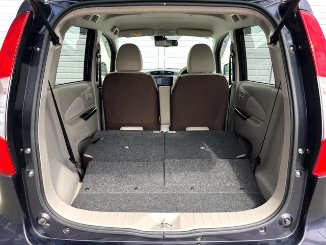 ���i�̂���������ʋ΁A���}���ɏ\���ȉ׎��X�y�[�X���m�ۂ��Ă���܂��B�Z�J���h�V�[�g��|���ƁA�傫�ȉו��̐ύڂ��\�ł���