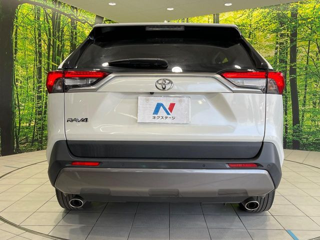 安心の最長10年・走行無制限保証(有償)をご用意。保証内容も充実はもちろん、無料点検&オイル交換や、年中無休の全国・24時間ロードサービスも付帯されておりますのでご安心下さい。