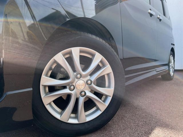 �y����15�C���`�A���~�z�C�[���z�O�ςɃ}�b�`���������A���~�z�C�[���𑕒����Ă���܂��B�e��ЊO�A���~�z�C�[����A�X�^�b�h���X�^�C�����戵�����Ă���܂��B���񂲑��k����������