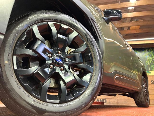 �y����18�C���`�A���~�z�C�[���z�O�ςɃ}�b�`���������A���~�z�C�[���𑕒����Ă���܂��B�e��ЊO�A���~�z�C�[����A�X�^�b�h���X�^�C�����戵�����Ă���܂��B���񂲑��k����������