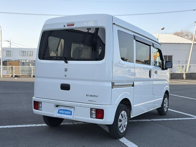 エブリイ