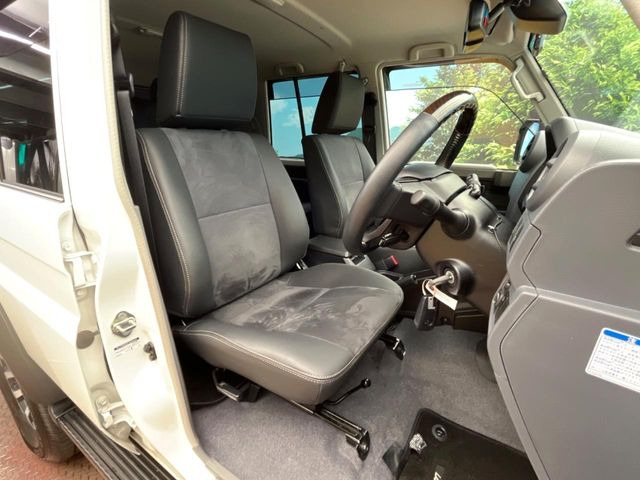 �y�n�[�t���U�[�V�[�g�z�������ƍ���S�n�𗼗������l�C�̃V�[�g���w�ʁE���ʂ̃t�@�u���b�N�f�ނ́A�ʋC���̗ǂ��⊊��ɂ����ɗD��Ă��܂��B�C���╞���ɍ��E���ꂸ���K�ɂ���肢�������܂��B