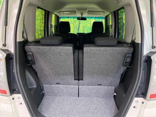 ���i�̂���������ʋ΁A���}���ɏ\���ȉ׎��X�y�[�X���m�ۂ��Ă���܂��B�Z�J���h�V�[�g��|���ƁA�傫�ȉו��̐ύڂ��\�ł���