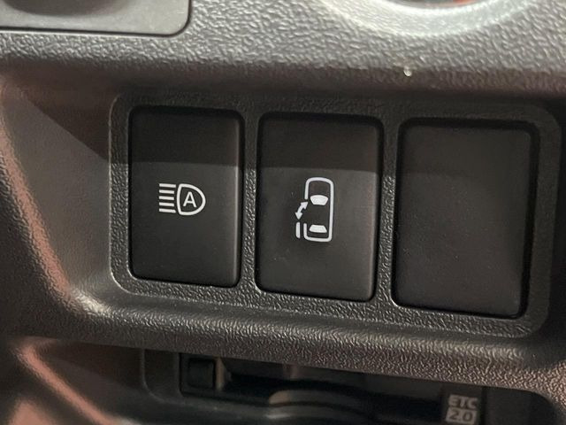 �y�p���[�X���C�h�h�A�z�X�}�[�g�L�[��^�]�Ȃ̃X�C�b�`�ŃX���C�h�h�A�̊J���\���d��������͂����ăh�A���J����K�v������܂���B