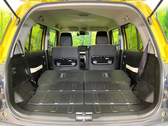 ���i�̂���������ʋ΁A���}���ɏ\���ȉ׎��X�y�[�X���m�ۂ��Ă���܂��B�Z�J���h�V�[�g��|���ƁA�傫�ȉו��̐ύڂ��\�ł���