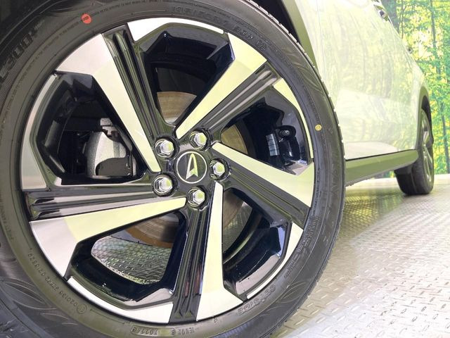 �y����17�C���`�A���~�z�C�[���z�O�ςɃ}�b�`���������A���~�z�C�[���𑕒����Ă���܂��B�e��ЊO�A���~�z�C�[����A�X�^�b�h���X�^�C�����戵�����Ă���܂��B���񂲑��k����������