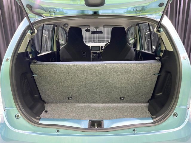 ���i�̂���������ʋ΁A���}���ɏ\���ȉ׎��X�y�[�X���m�ۂ��Ă���܂��B�Z�J���h�V�[�g��|���ƁA�傫�ȉו��̐ύڂ��\�ł���