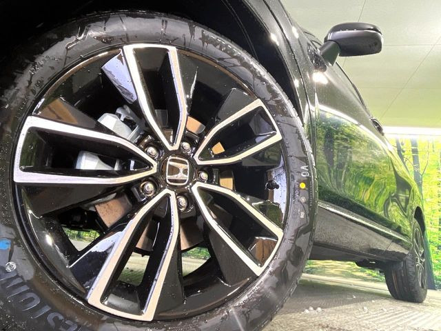 �y����18�C���`�A���~�z�C�[���z�O�ςɃ}�b�`���������A���~�z�C�[���𑕒����Ă���܂��B�e��ЊO�A���~�z�C�[����A�X�^�b�h���X�^�C�����戵�����Ă���܂��B���񂲑��k����������