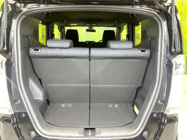 ���i�̂���������ʋ΁A���}���ɏ\���ȉ׎��X�y�[�X���m�ۂ��Ă���܂��B�Z�J���h�V�[�g��|���ƁA�傫�ȉו��̐ύڂ��\�ł���