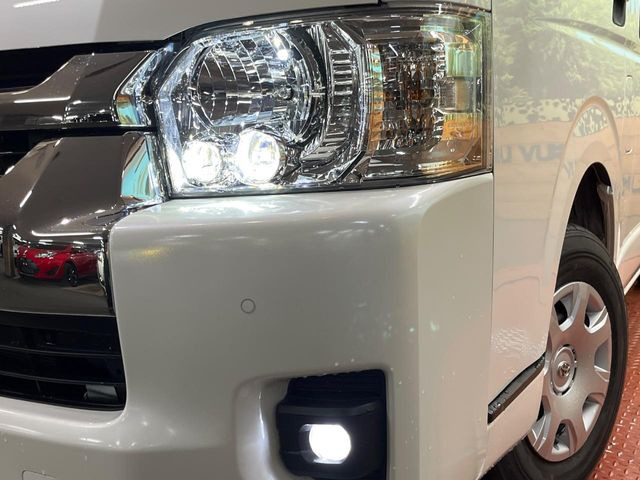 �yLED�w�b�h���C�g�z���V����ԑ��s�����ǍD�Ȏ��E���m�ۂ����S���ĉ^�]�ł��鍂�P�xLED�w�b�h���C�g�𑕔�!�_�����x�������A����d�͂��}�����Ă��܂��B