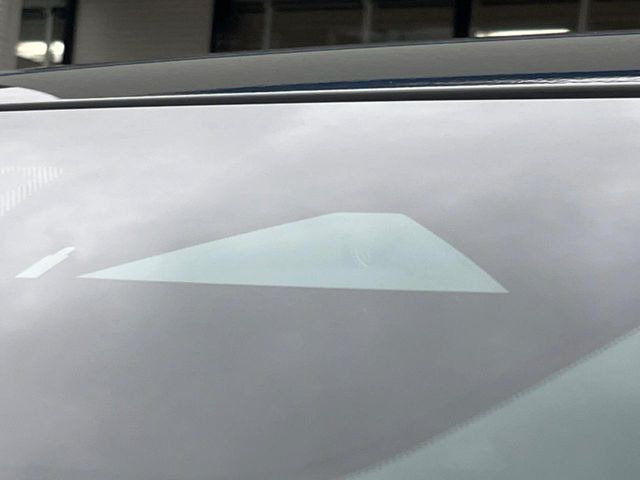 �y�X�}�[�g�u���[�L�T�|�[�g�z���s���ɑO���̎ԗ�����F�����A�Փ˂������Ȏ��͌x��ƃu���[�L�ŏՓˉ���Ɣ�Q�y�����A�V�X�g�B�����S�Ƀh���C�u�����y���݂��������܂��B