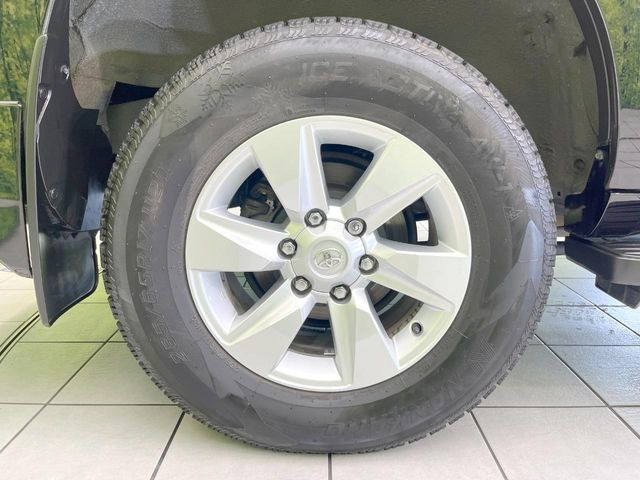 【純正17インチアルミホイール】外観にマッチした純正アルミホイールを装着しております。各種社外アルミホイールや、スタッドレスタイヤも取扱いしております。是非ご相談ください♪