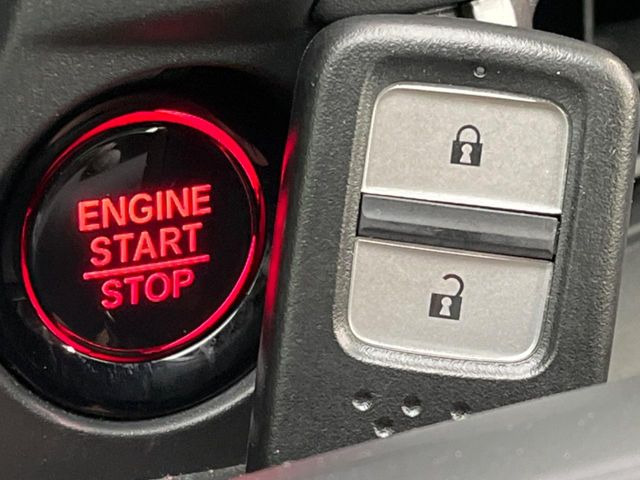 �yHonda�X�}�[�g�L�[�z�J�o����|�P�b�g�ɓ��ꂽ�܂܂ł��h�A�̎{���E�������\�ȃX�}�[�g�L�[�𑕔��B�G���W���̃I���E�I�t�����J�M�����o���K�v����������Ƃ��Ă��֗��ł���