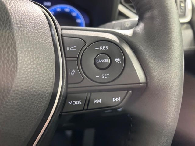 【レーダークルーズコントロール】高速道路での長距離走行が楽に!!自動で速度を保つクルーズコントロールが、衝突軽減システムと連携し、前方の車両を感知して車間を保つように速度調節してくれます!!