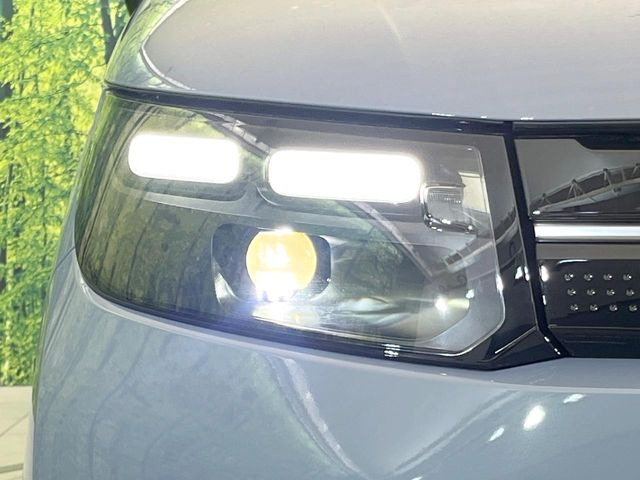 【LEDヘッドライト】悪天候や夜間走行時も良好な視界を確保し安心して運転できる高輝度LEDヘッドライトを装備!点灯速度が早く、消費電力も抑えられています。