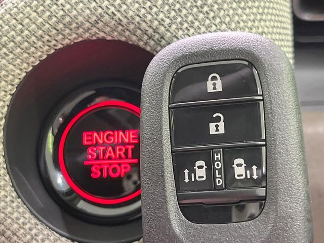 �yHonda�X�}�[�g�L�[�z�J�o����|�P�b�g�ɓ��ꂽ�܂܂ł��h�A�̎{���E�������\�ȃX�}�[�g�L�[�𑕔��B�G���W���̃I���E�I�t�����J�M�����o���K�v����������Ƃ��Ă��֗��ł���