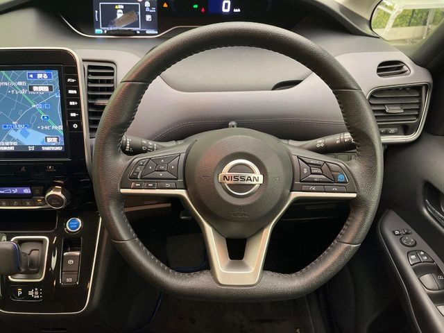 �y�����v�����X�e�A�����O�z�㎿�Ȋv���g�p���邱�ƂŁA��ɂ����������݂ƂĂ��^�]���₷���n���h���ł���