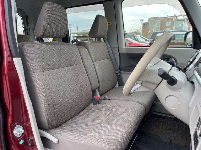 運転席シート廻りは使用感も少なく、良好な状態となっています。丁寧に使われていたことがよくわかりますね。