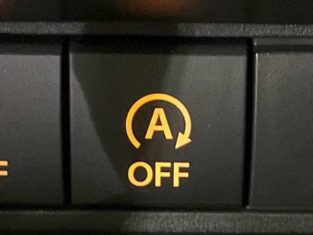 �y�A�C�h�����O�X�g�b�v�z�ԐM����a�؂Œ�Ԃ����ۂɃG���W�����~���A���ʂȔR���̏����}���܂��B�R��������ی�ɂȂ���@�\��G���W���̓u���[�L�𗣂��΍Ďn�����܂��B