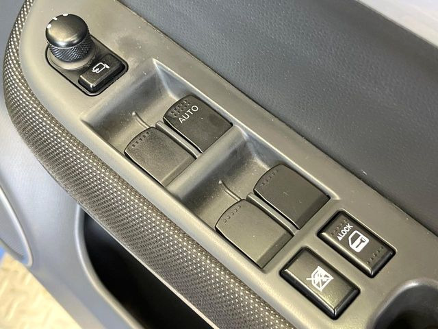 �y�d���i�[�~���[�z�T�C�h�~���[�͓d���i�[���ƂȂ��Ă���A�������ԏ�ł��L�Y�������X�N��}�����܂��B