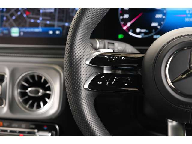 �X�e�A�����O��ł��l�X�ȑ��삪�\�B�^�]���ł����E�����炳���ɉ^�]�ɏW�����邱�Ƃ��\�ɂȂ�܂��B