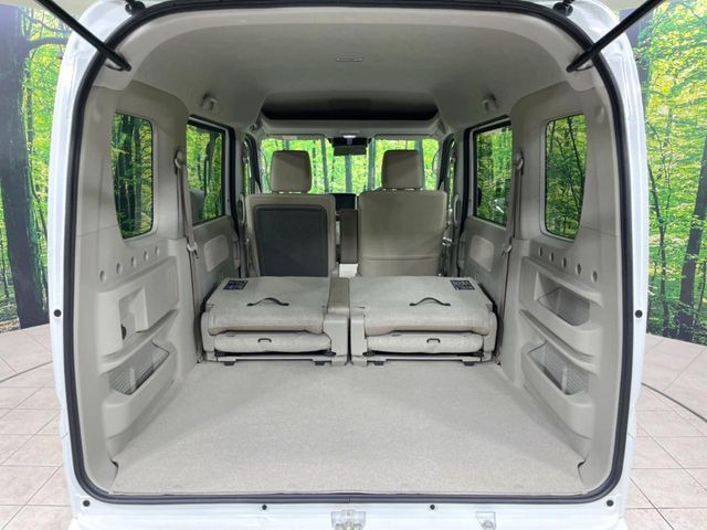 ���i�̂���������ʋ΁A���}���ɏ\���ȉ׎��X�y�[�X���m�ۂ��Ă���܂��B�Z�J���h�V�[�g��|���ƁA�傫�ȉו��̐ύڂ��\�ł���