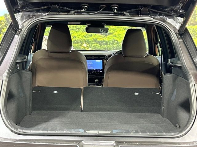 ���i�̂���������ʋ΁A���}���ɏ\���ȉ׎��X�y�[�X���m�ۂ��Ă���܂��B�Z�J���h�V�[�g��|���ƁA�傫�ȉו��̐ύڂ��\�ł���