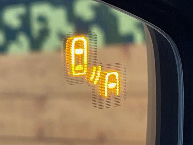 �y�u���C���h�X�|�b�g���j�^�����O�z���s���A�h�A�~���[�̎��p�ɂȂ�₷���ӏ��Ɍ㑱�Ԃ��ڋ߂���ƃT�C�h�~���[�t�߂Ɍx����\���A�h���C�o�[�ɒ��ӊ��N�����Ă���܂��B