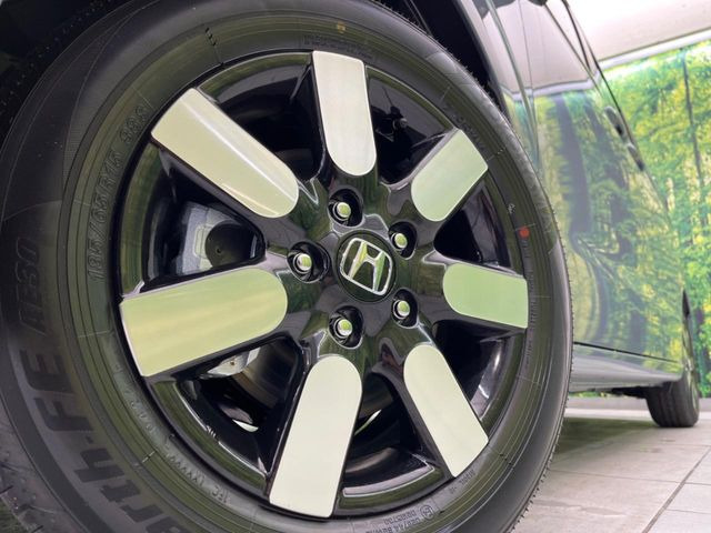 �y����16�C���`�A���~�z�C�[���z�O�ςɃ}�b�`���������A���~�z�C�[���𑕒����Ă���܂��B�e��ЊO�A���~�z�C�[����A�X�^�b�h���X�^�C�����戵�����Ă���܂��B���񂲑��k����������