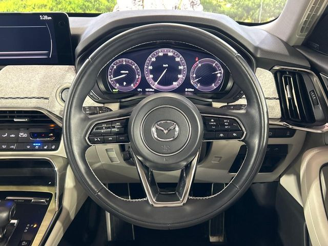 【純正革巻きステアリング】上質な革を使用することで、手にしっかり馴染みとても運転しやすいハンドルです♪