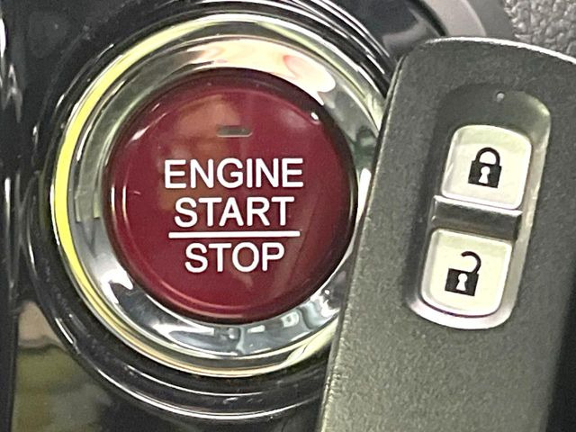 �yHonda�X�}�[�g�L�[�z�J�o����|�P�b�g�ɓ��ꂽ�܂܂ł��h�A�̎{���E�������\�ȃX�}�[�g�L�[�𑕔��B�G���W���̃I���E�I�t�����J�M�����o���K�v����������Ƃ��Ă��֗��ł���