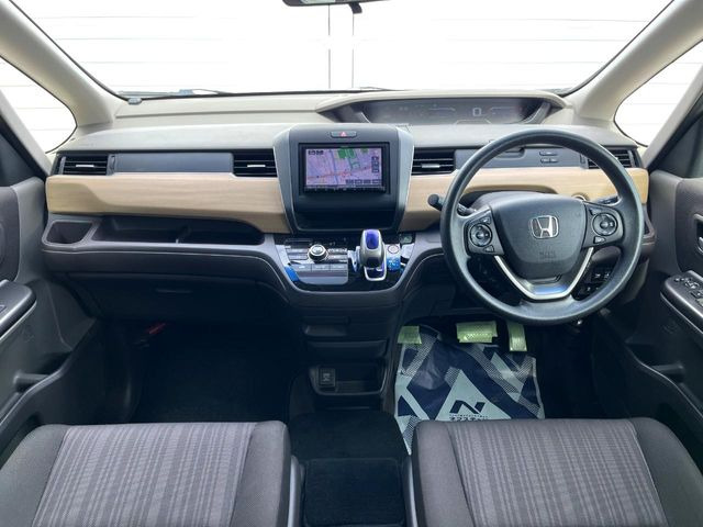 フリードハイブリッド