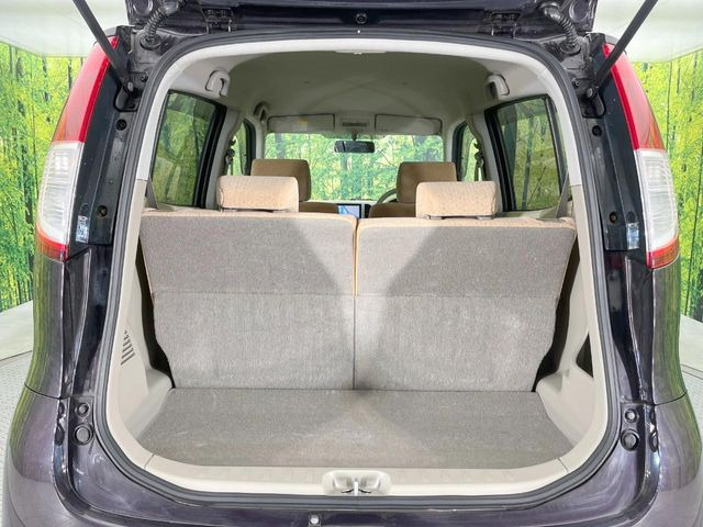 ���i�̂���������ʋ΁A���}���ɏ\���ȉ׎��X�y�[�X���m�ۂ��Ă���܂��B�Z�J���h�V�[�g��|���ƁA�傫�ȉו��̐ύڂ��\�ł���