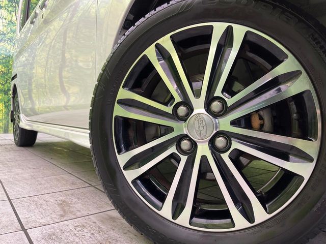 �y����15�C���`�A���~�z�C�[���z�O�ςɃ}�b�`���������A���~�z�C�[���𑕒����Ă���܂��B�e��ЊO�A���~�z�C�[����A�X�^�b�h���X�^�C�����戵�����Ă���܂��B���񂲑��k����������