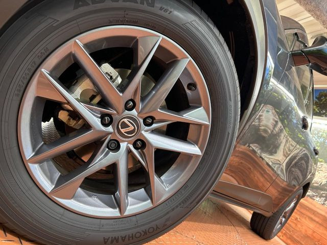 �y����17�C���`�A���~�z�C�[���z�O�ςɃ}�b�`���������A���~�z�C�[���𑕒����Ă���܂��B�e��ЊO�A���~�z�C�[����A�X�^�b�h���X�^�C�����戵�����Ă���܂��B���񂲑��k����������