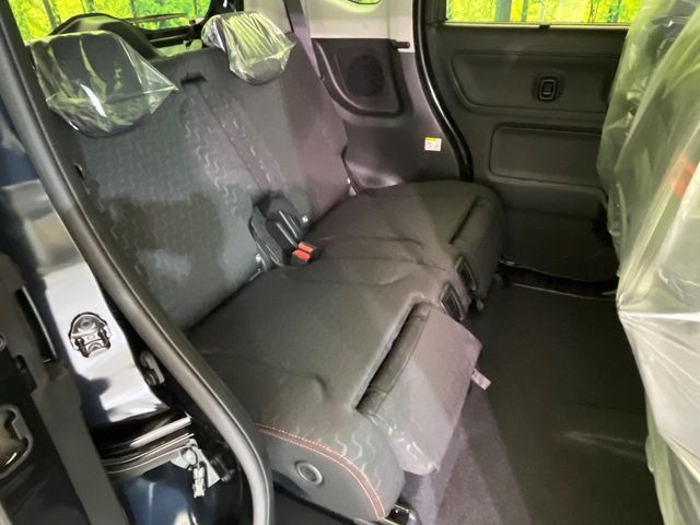 ���i���ȃI���W�i���t���A�}�b�g���I�v�V�����ɂĂ��p�ӂ��Ă���܂��B���D���ȃf�U�C����J���[�����Ԃɍ��킹�đI��ł����������Ƃ��ł��܂���