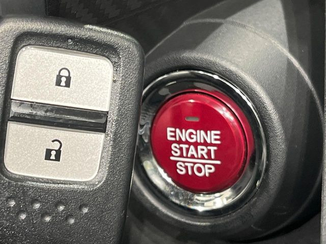 �yHonda�X�}�[�g�L�[�z�J�o����|�P�b�g�ɓ��ꂽ�܂܂ł��h�A�̎{���E�������\�ȃX�}�[�g�L�[�𑕔��B�G���W���̃I���E�I�t�����J�M�����o���K�v����������Ƃ��Ă��֗��ł���